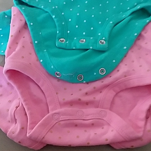 2 for $8 Onezee/Bodysuits - Picture 6 of 6